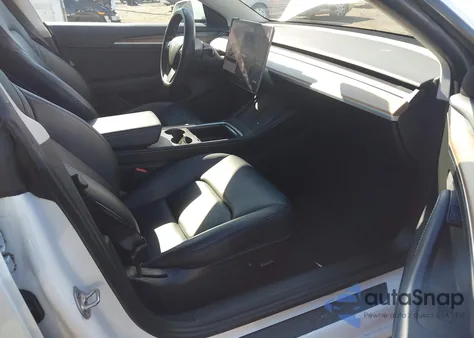 2021 Tesla Model 3 Standard Range Plus Rear-Wheel Drive z USA, uszkodzony, nr VIN 5YJ3E1EA2MF046412
